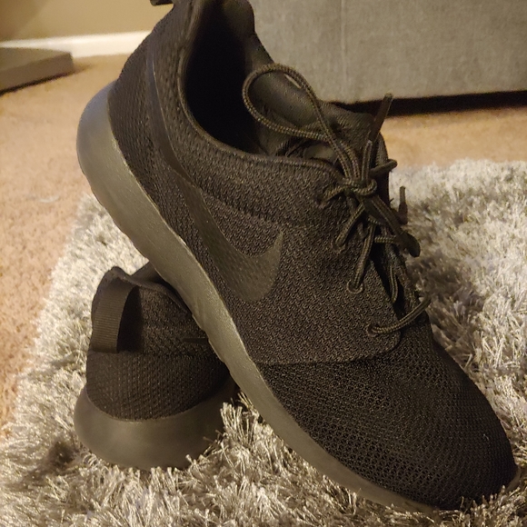 Men's Sneakers - Picture 1 of 4